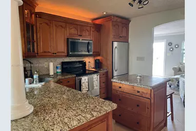 6805 NW 75th St, Tamarac, FL 33321 - Photo 8