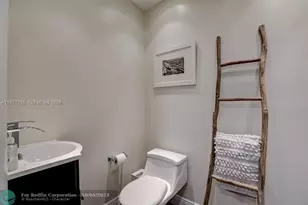 401 Golden Isles Dr, Hallandale Beach, FL 33009 - Photo 20