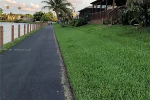 9917 SW 221st Terrace, Cutler Bay, FL 33190 - Photo 4