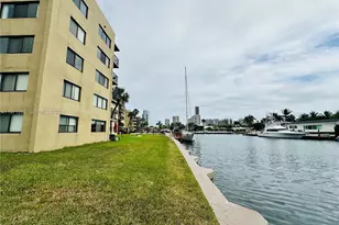 301 Golden Isles Dr, Hallandale Beach, FL 33009 - Photo 24