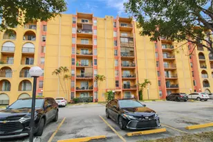 4717 NW 7th St, Miami, FL 33126 - Photo 1