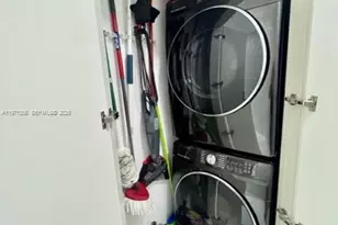 79 SW 12th St, Miami, FL 33130 - Photo 12