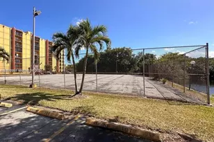 4705 NW 7th St, Miami, FL 33126 - Photo 10