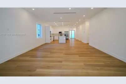 112 NW 24th Ct, Miami, FL 33125 - Photo 8