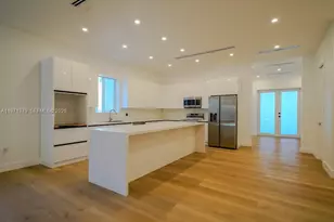 112 NW 24th Ct, Miami, FL 33125 - Photo 4