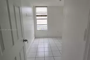 9678 Fontainebleau Blvd, Miami, FL 33172 - Photo 10