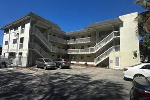 770 NE 128th St, North Miami, FL 33161 - Photo 16
