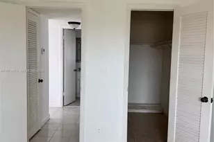 9041 Sunrise Lakes Blvd, Sunrise, FL 33322 - Photo 20