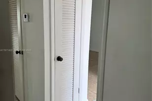 9041 Sunrise Lakes Blvd, Sunrise, FL 33322 - Photo 16