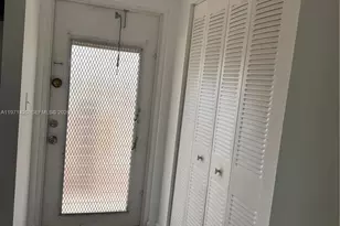 9041 Sunrise Lakes Blvd, Sunrise, FL 33322 - Photo 34