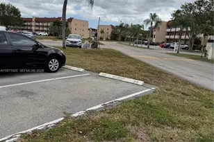 9041 Sunrise Lakes Blvd, Sunrise, FL 33322 - Photo 36