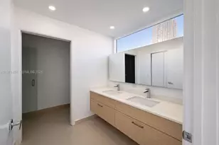 600 NE 27th St, Miami, FL 33137 - Photo 10