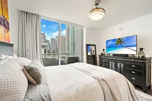 1060 Brickell Ave, Miami, FL 33131 - Photo 12