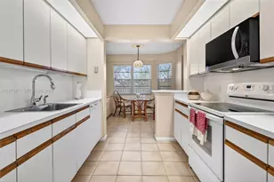 900 SW 125th Way, Pembroke Pines, FL 33027 - Photo 10