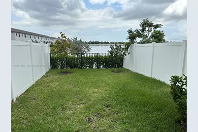 11379 W 34th Way, Hialeah, FL 33018 - Photo 6