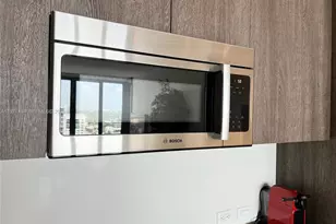 68 SE 6th St, Miami, FL 33131 - Photo 18