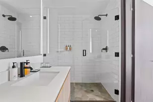 398 NE 5th St, Miami, FL 33132 - Photo 18