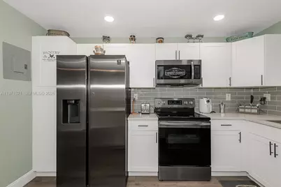 9811 N Hollybrook Lake Dr #204, Pembroke Pines, FL 33025 - Photo 12