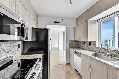 5900 Collins Ave #1906, Miami Beach, FL 33140 - Photo 4