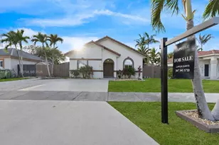 704 SE 14th Pl, Homestead, FL 33033 - Photo 2