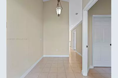 704 SE 14th Pl, Homestead, FL 33033 - Photo 10