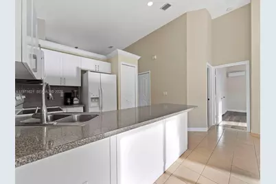 704 SE 14th Pl, Homestead, FL 33033 - Photo 18