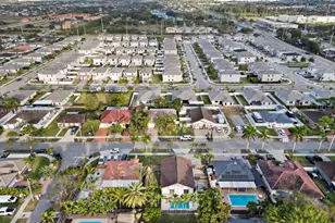 704 SE 14th Pl, Homestead, FL 33033 - Photo 8