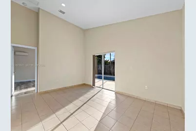 704 SE 14th Pl, Homestead, FL 33033 - Photo 14
