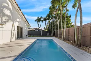 704 SE 14th Pl, Homestead, FL 33033 - Photo 8