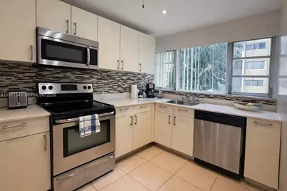 950 NE 199th St #2H, Miami, FL 33179 - Photo 1