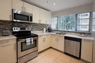 950 NE 199th St, Miami, FL 33179 - Photo 1