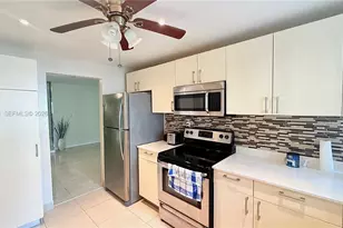 950 NE 199th St, Miami, FL 33179 - Photo 4