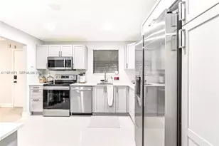 601 Ives Dairy Rd, Miami, FL 33179 - Photo 4