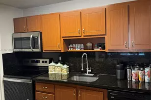 200 Lakeview Dr, Weston, FL 33326 - Photo 2