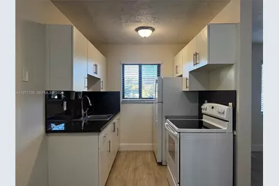 1330 W 29th St #39, Hialeah, FL 33012 - Photo 10