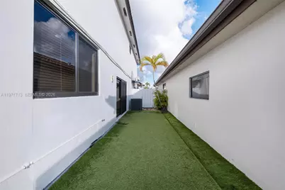 1140 SW 85th Ct, Miami, FL 33144 - Photo 32