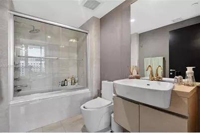 200 Biscayne Boulevard Way #1108, Miami, FL 33131 - Photo 26