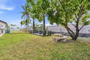892 NW 136th Pl, Miami, FL 33182 - Photo 58
