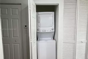 977 SW 147th Ave, Pembroke Pines, FL 33027 - Photo 4