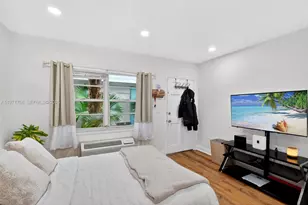 911 Meridian Ave, Miami Beach, FL 33139 - Photo 12