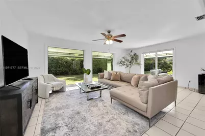 5680 SW 86th St, Miami, FL 33143 - Photo 8