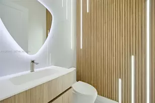 9909 W 32nd Ln, Hialeah, FL 33018 - Photo 32