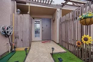 12399 NW 11th St, Pembroke Pines, FL 33026 - Photo 2