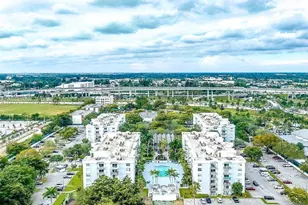 498 NW 165th St Rd, Miami, FL 33169 - Photo 2