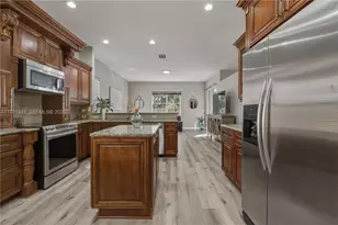 12846 NW 18th Ct, Pembroke Pines, FL 33028 - Photo 18