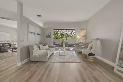 12846 NW 18th Ct, Pembroke Pines, FL 33028 - Photo 2