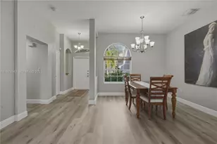 12846 NW 18th Ct, Pembroke Pines, FL 33028 - Photo 4