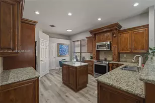 12846 NW 18th Ct, Pembroke Pines, FL 33028 - Photo 14