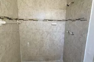 240 NE 23rd St, Pompano Beach, FL 33060 - Photo 10