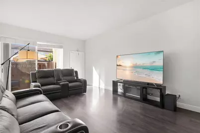 9581 SW 3rd St, Pembroke Pines, FL 33025 - Photo 6